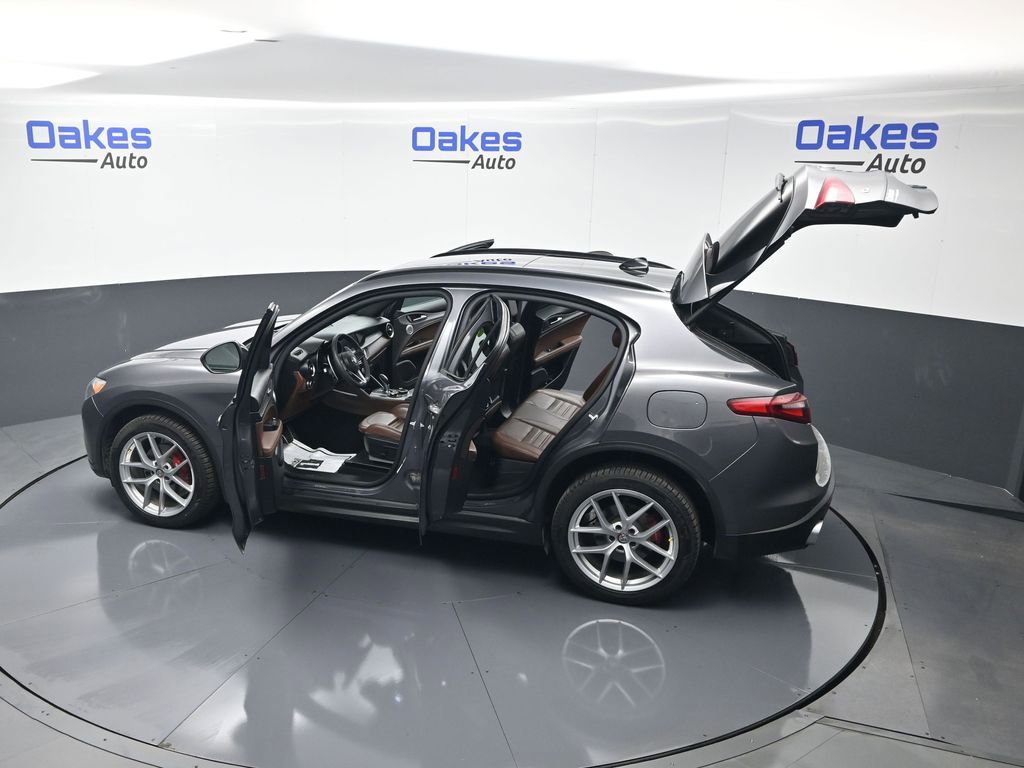Used 2018 Alfa Romeo Stelvio Ti Sport image 61