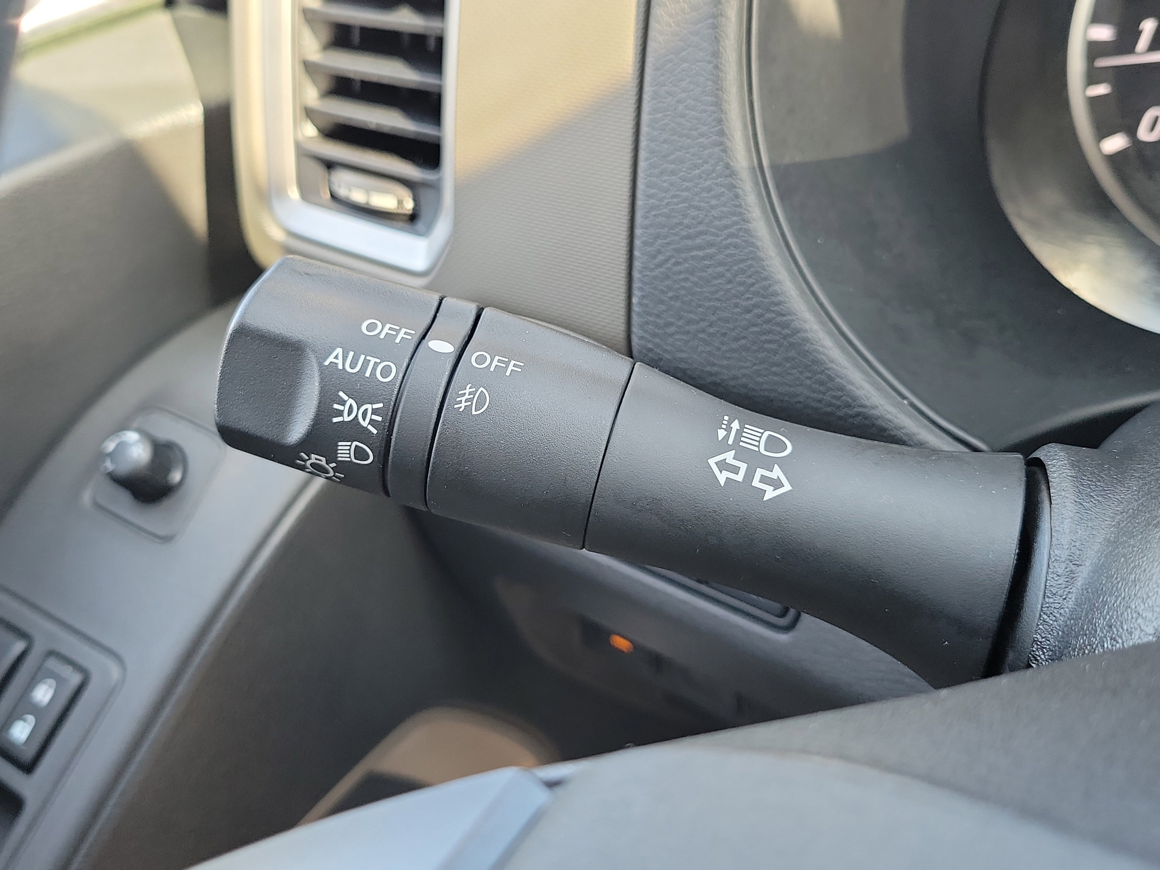 Used 2022 Nissan Frontier SV RWD image 28