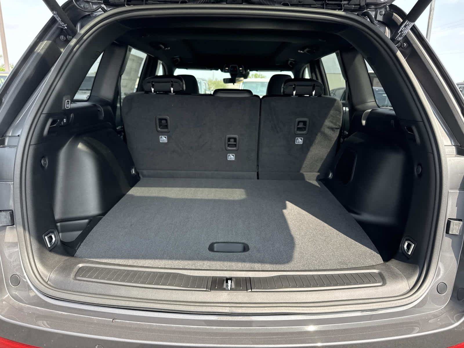 New 2026 Jeep Grand Cherokee Limited w/ Limited Altitude Package RWD image 7