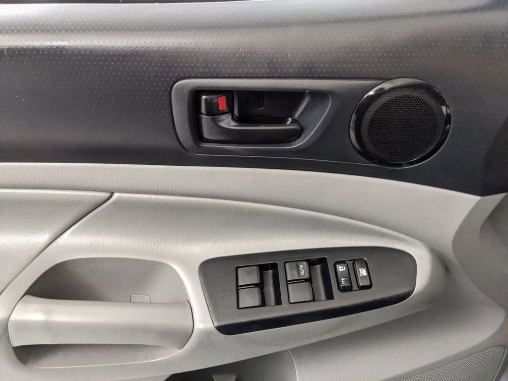 Used 2014 Toyota Tacoma PreRunner image 15