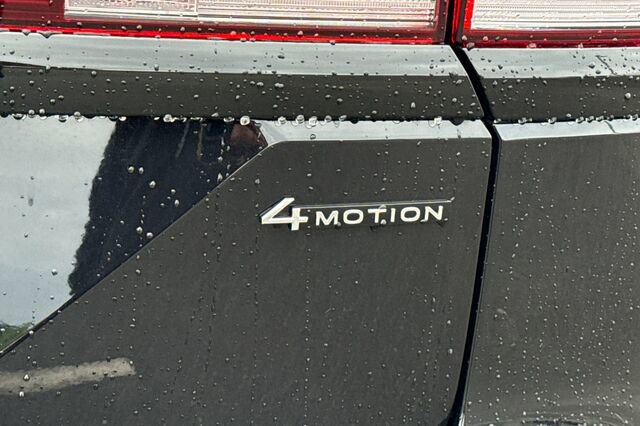 Used 2025 Volkswagen Atlas Peak Edition SE image 27