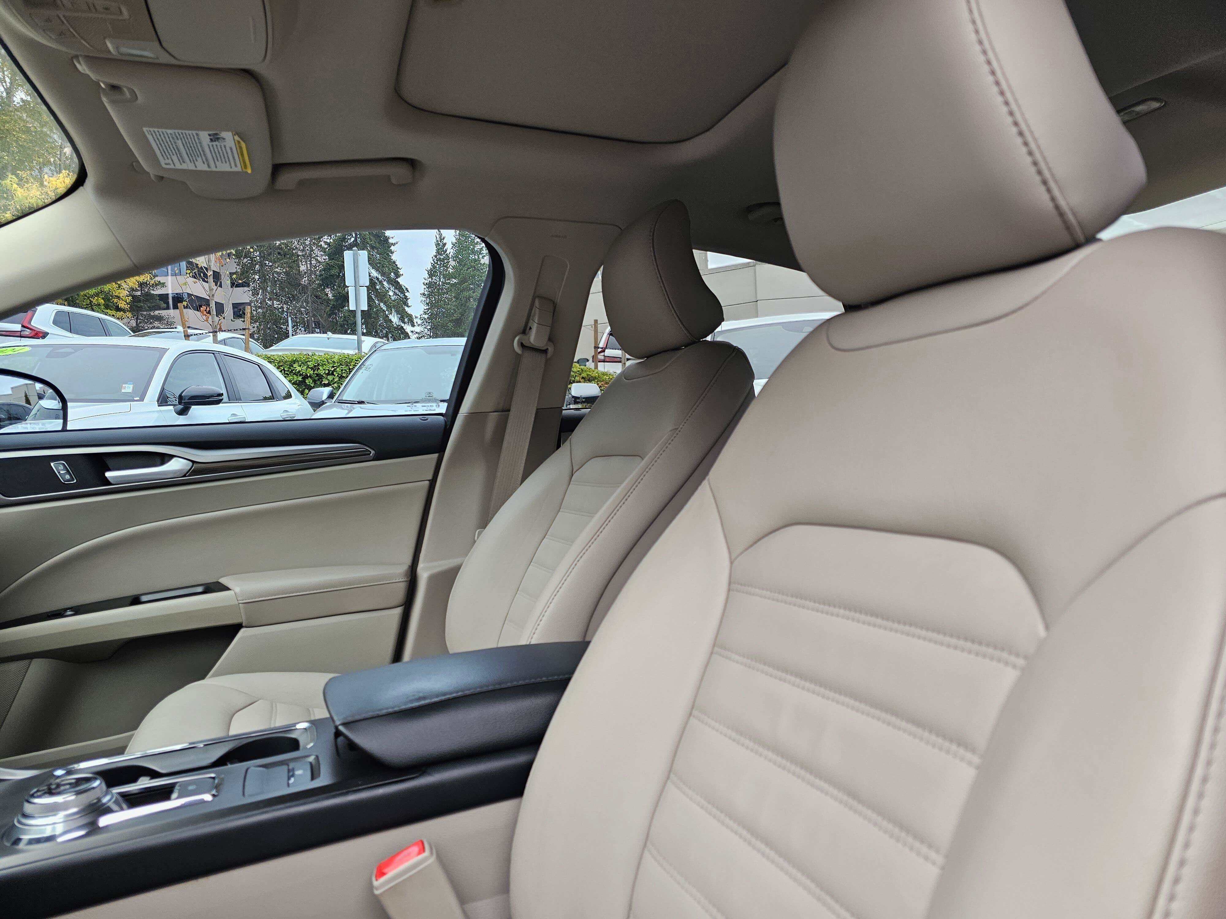 Used 2018 Ford Fusion SE w/ Fusion SE Technology Package FWD image 25