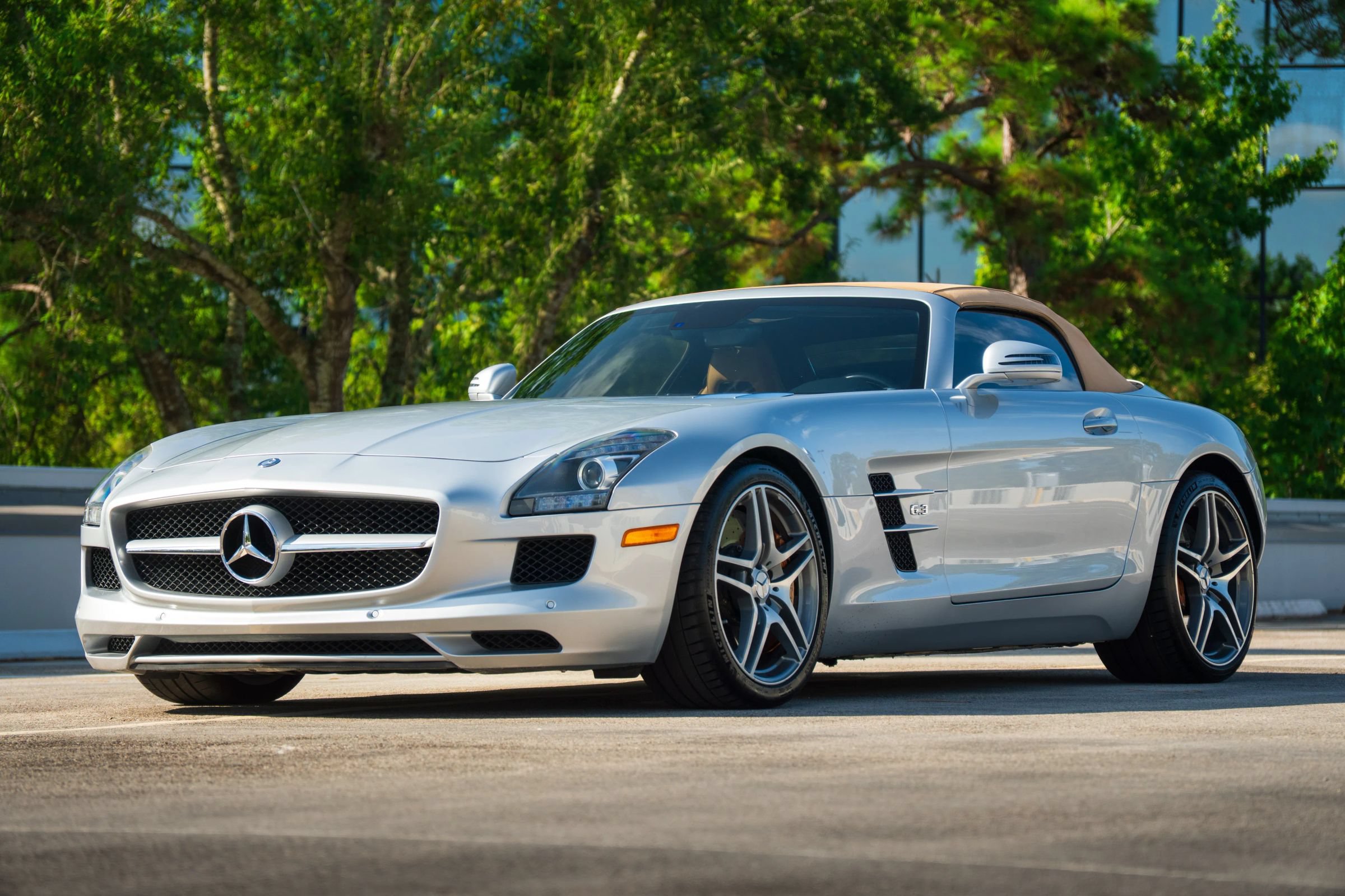 Used 2012 Mercedes-Benz SLS AMG Roadster image 4