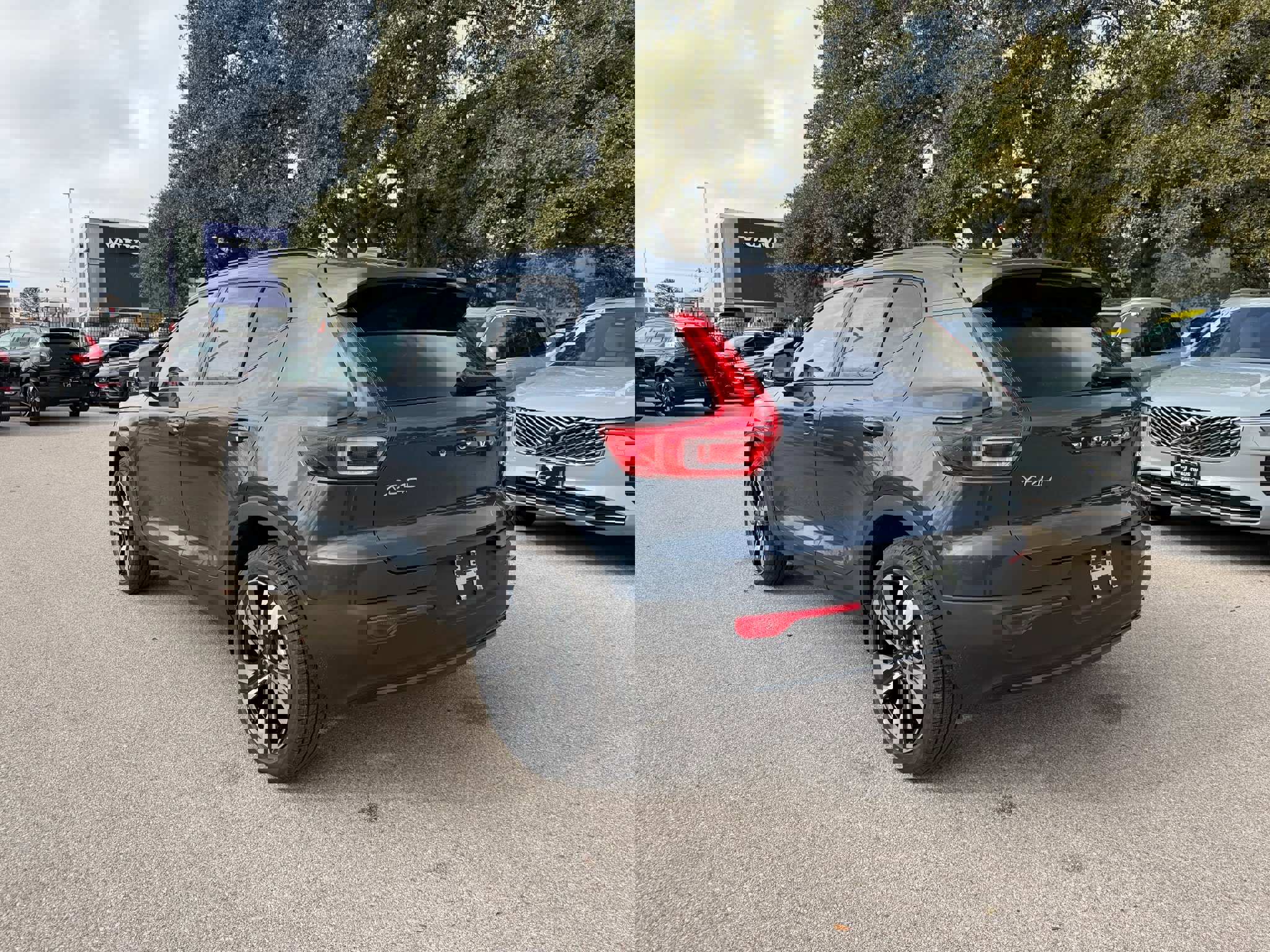 New 2026 Volvo XC40 B5 Plus w/ Climate Package image 4