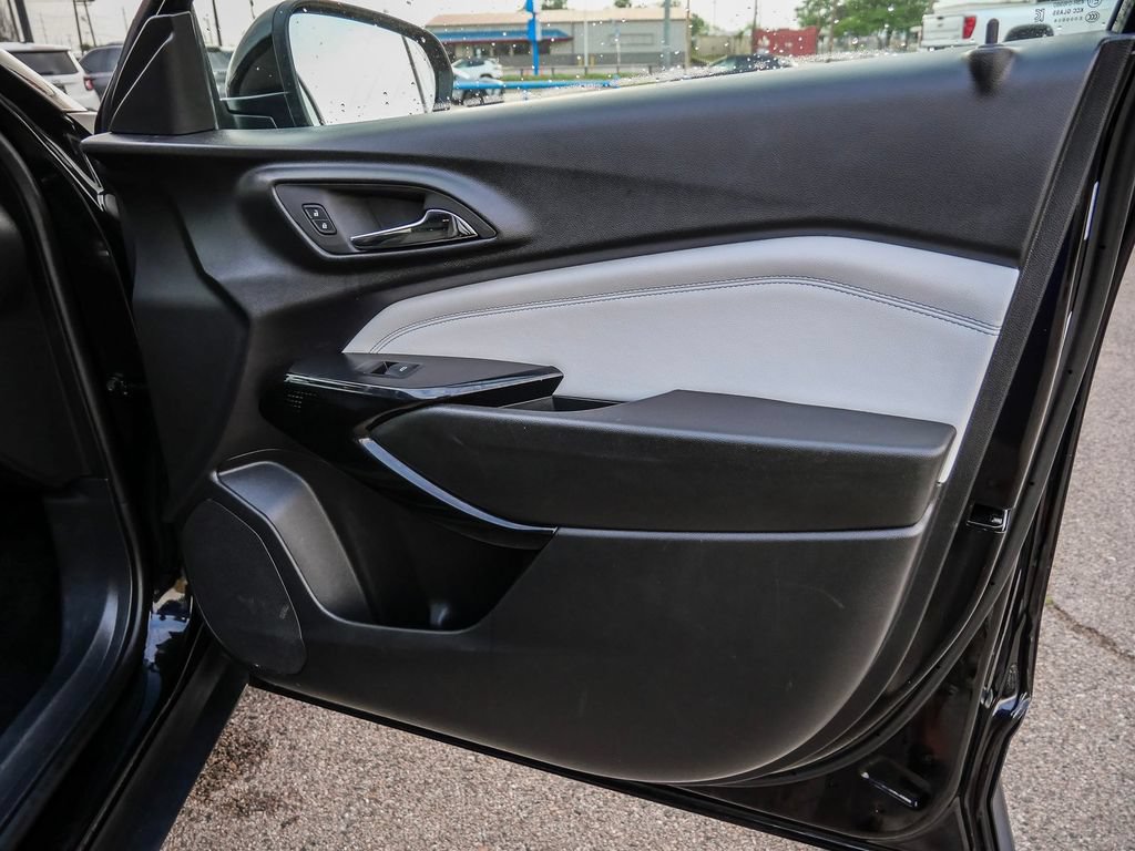 Used 2025 Chevrolet Trax LT FWD image 17