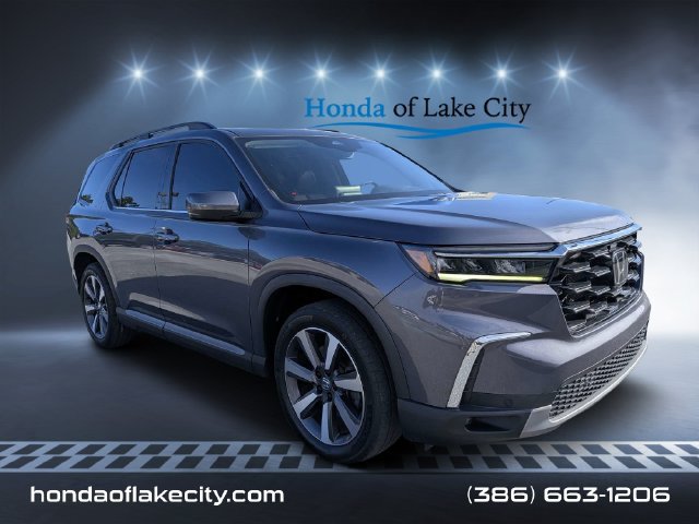 Used 2024 Honda Pilot Touring image 1