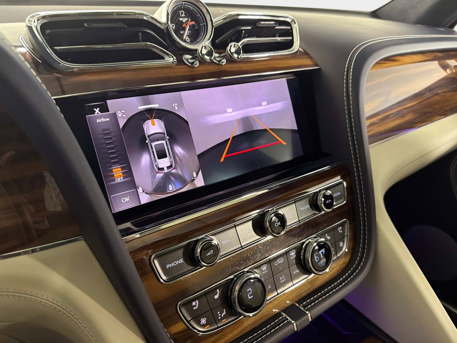 Used 2024 Bentley Bentayga AWD/4WD image 44