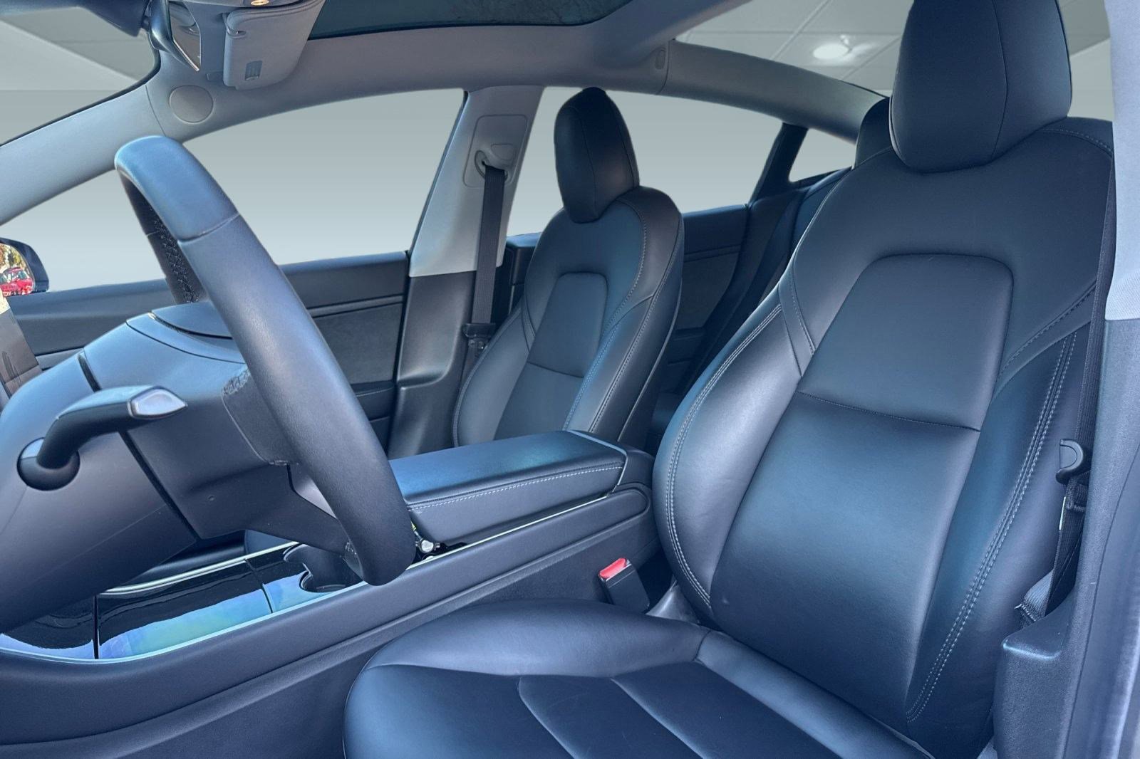 Used 2020 Tesla Model 3 Standard Range image 19