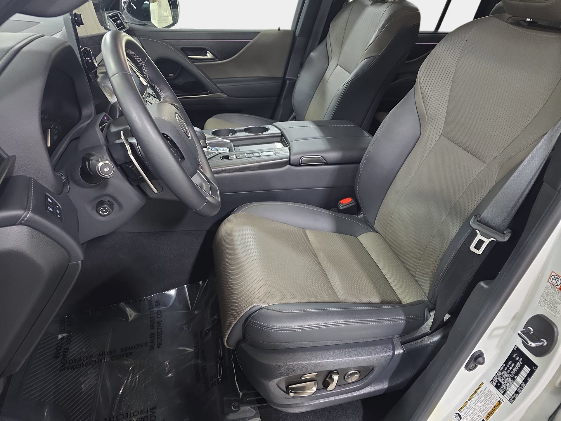 Used 2025 Lexus LX 700h Overtrail w/ Accessory Package (Z1) AWD/4WD image 15