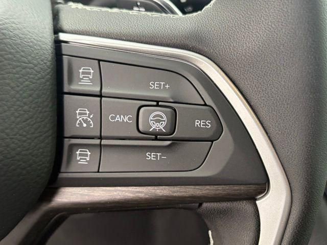 New 2026 Jeep Grand Cherokee Limited w/ Limited Altitude Package AWD/4WD image 19