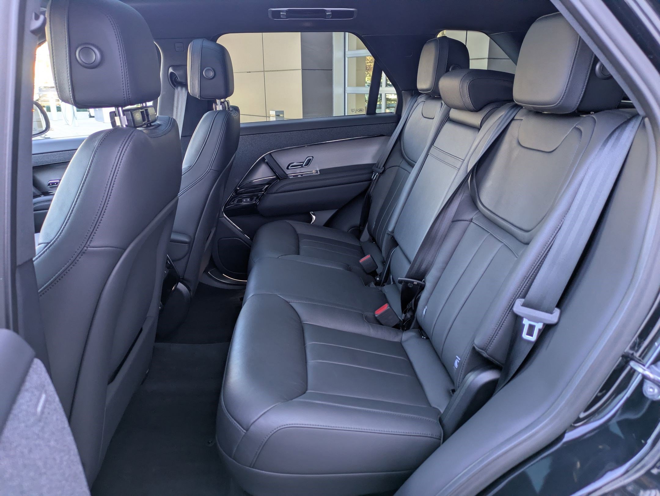 Used 2025 Land Rover Range Rover Sport image 30