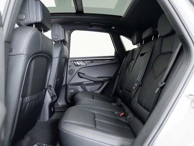 Certified 2025 Porsche Macan image 27