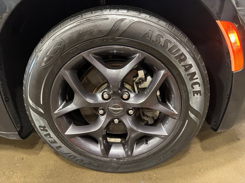 Used 2019 Chrysler Pacifica Touring Plus w/ S Appearance Package FWD image 20