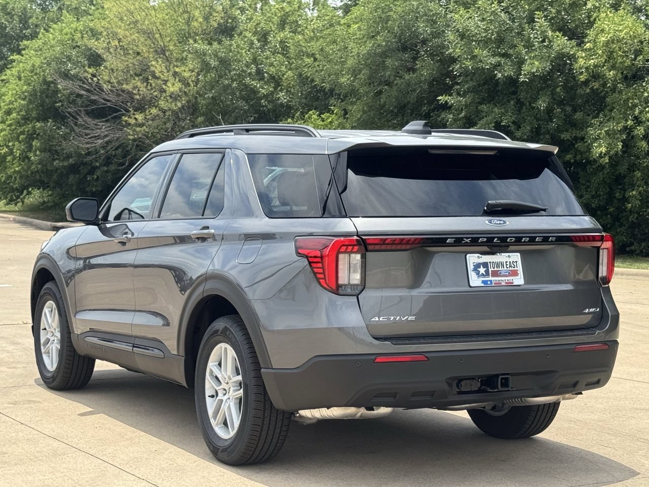 New 2026 Ford Explorer Active AWD/4WD image 5