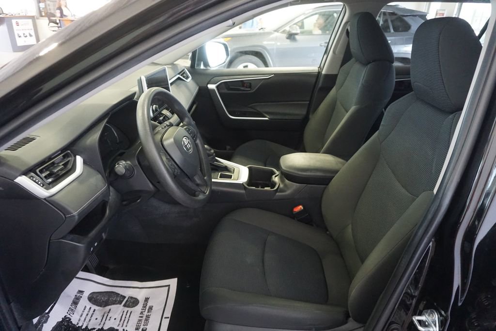 Used 2023 Toyota RAV4 LE AWD/4WD image 11