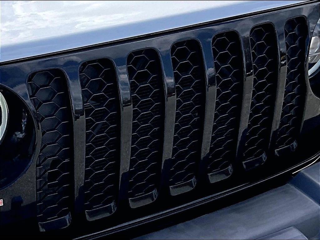 Used 2023 Jeep Wrangler Unlimited AWD/4WD image 32