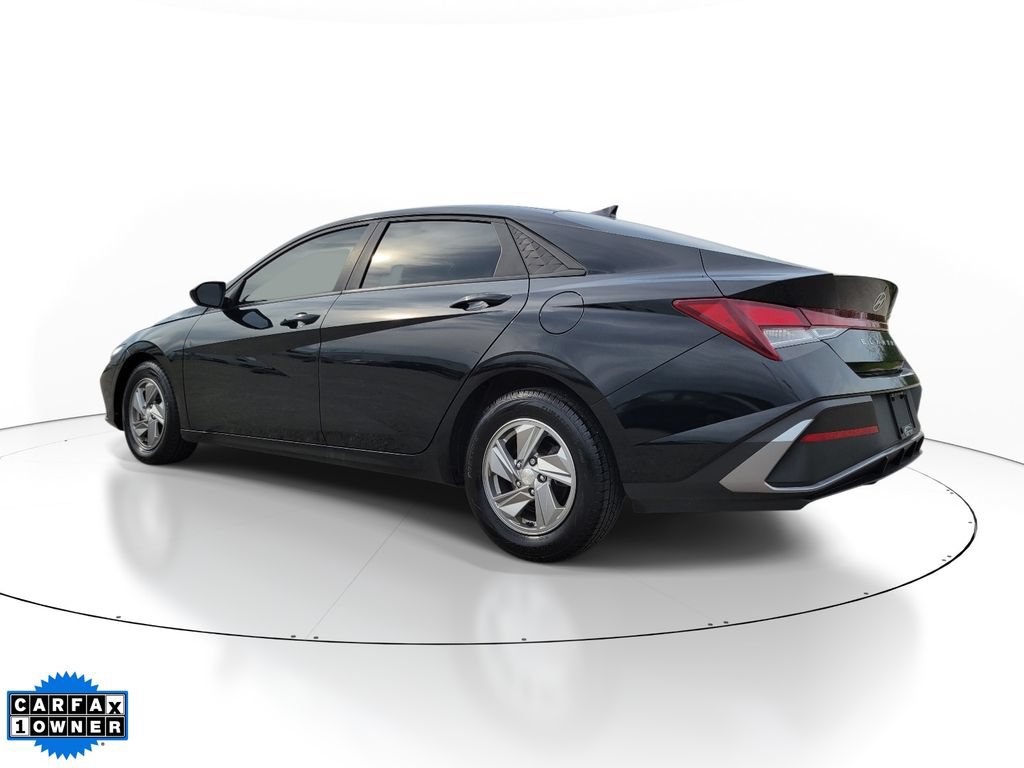 Used 2024 Hyundai Elantra SE FWD image 3