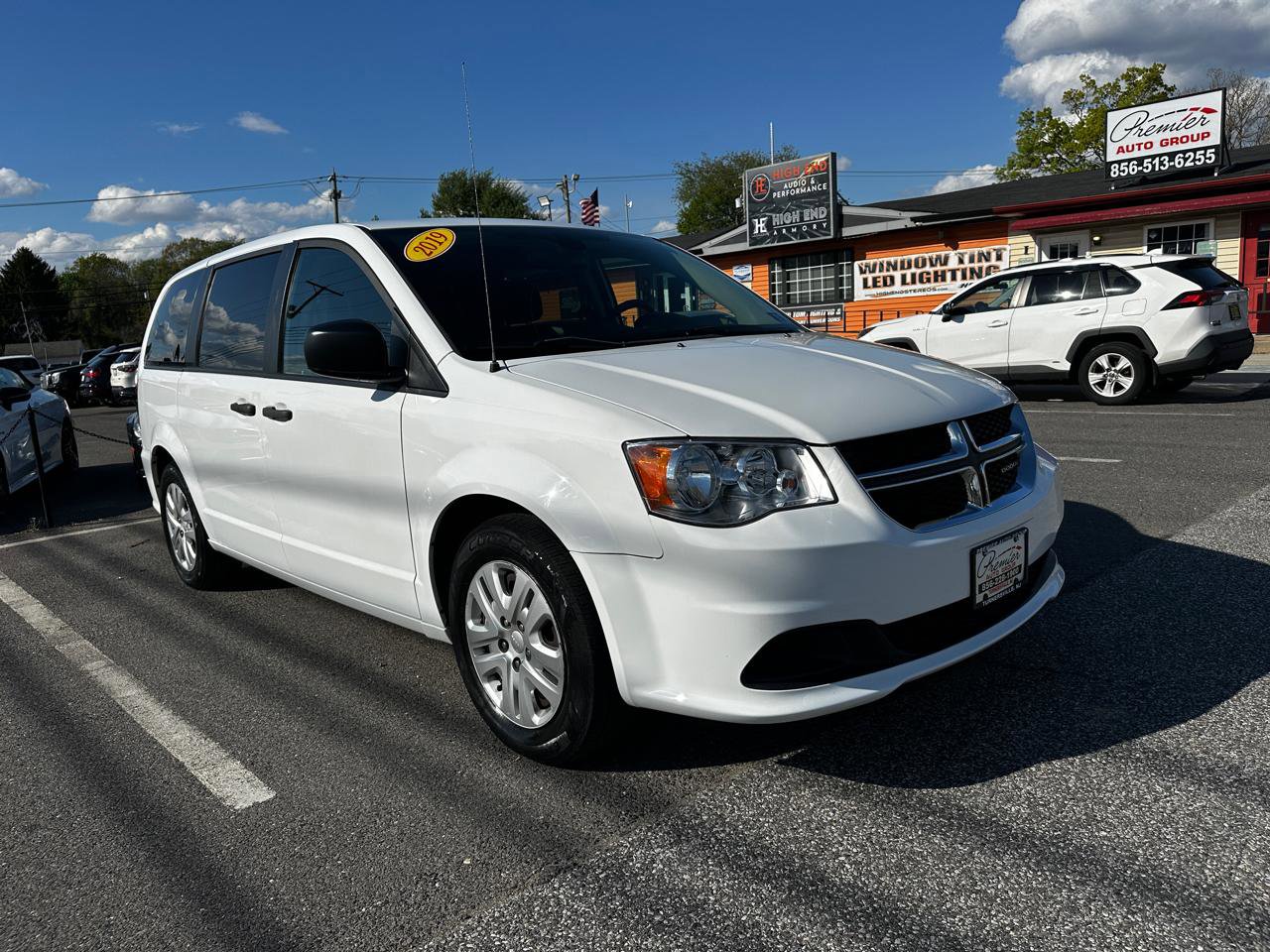 Used 2019 Dodge Grand Caravan SE image 3