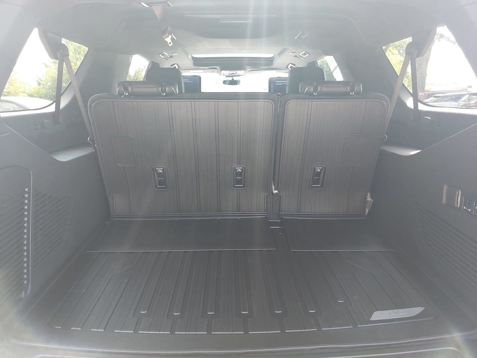New 2026 GMC Yukon XL Elevation w/ Elevation Premium Package AWD/4WD image 13