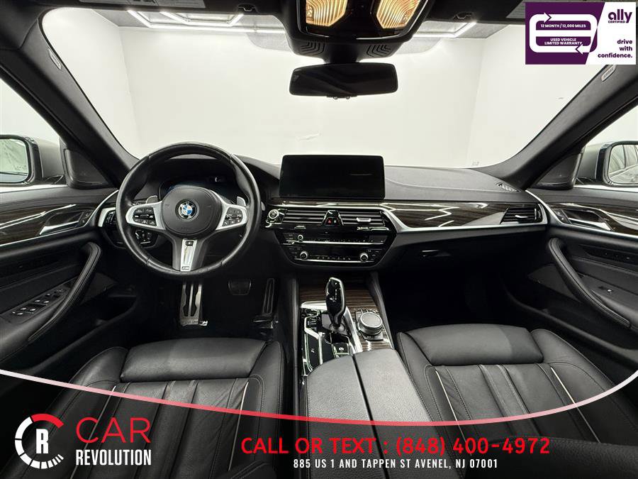 Used 2022 BMW M550i xDrive image 12