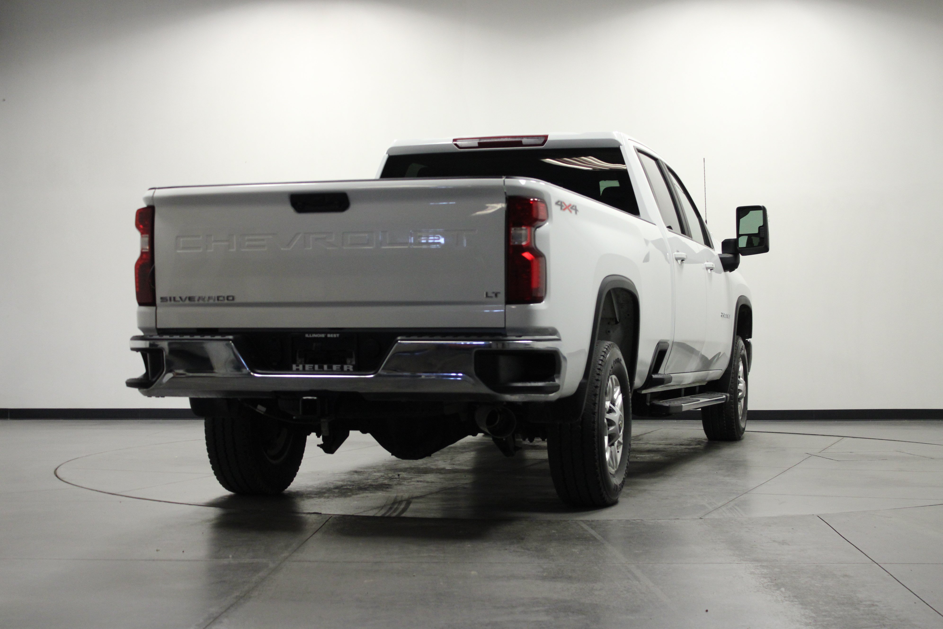 Used 2025 Chevrolet Silverado 2500 LT w/ Convenience Package AWD/4WD image 4