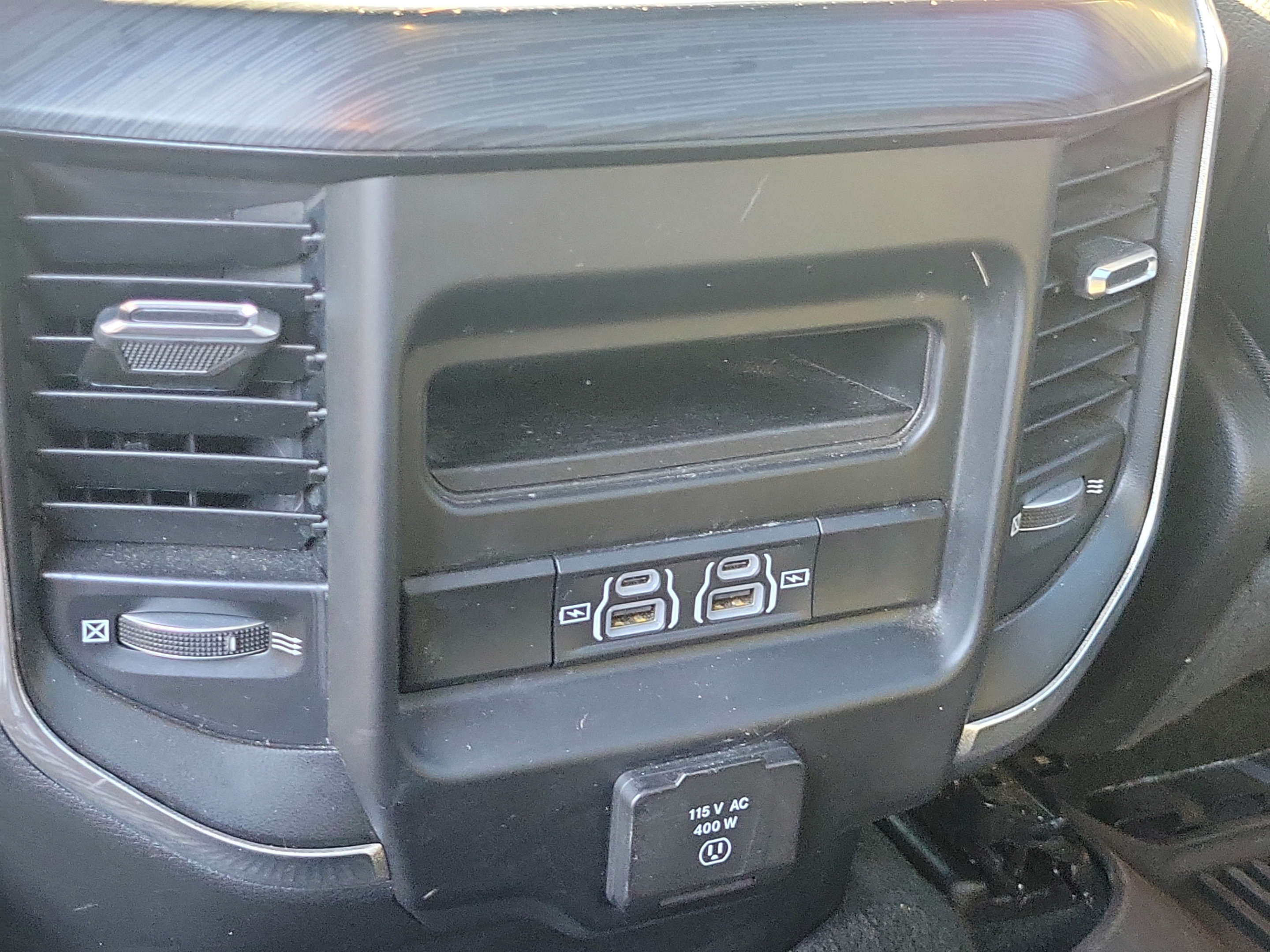 Used 2023 RAM 1500 Laramie AWD/4WD image 10