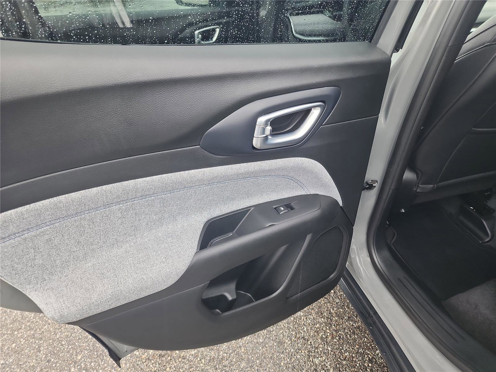 Used 2023 Jeep Compass Latitude image 19
