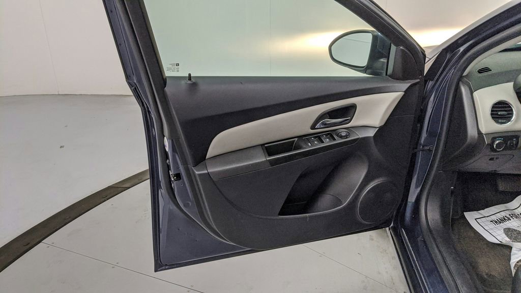Used 2014 Chevrolet Cruze LT image 33