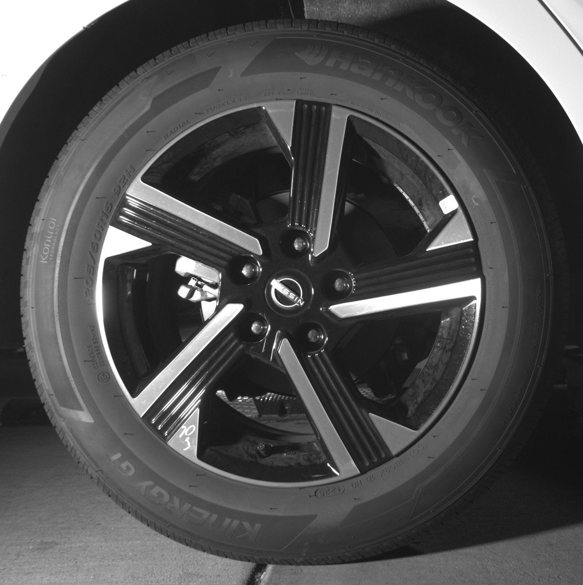 Used 2025 Nissan Sentra SV FWD image 15
