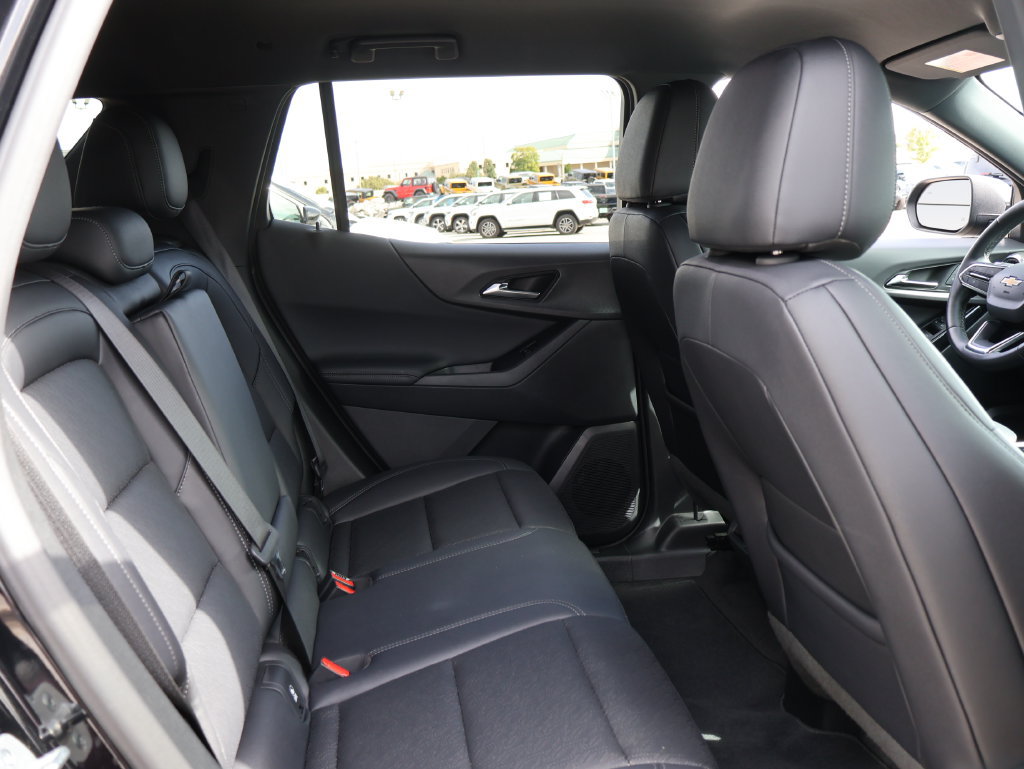 Used 2026 Chevrolet Equinox LT w/ Convenience Package II FWD image 11