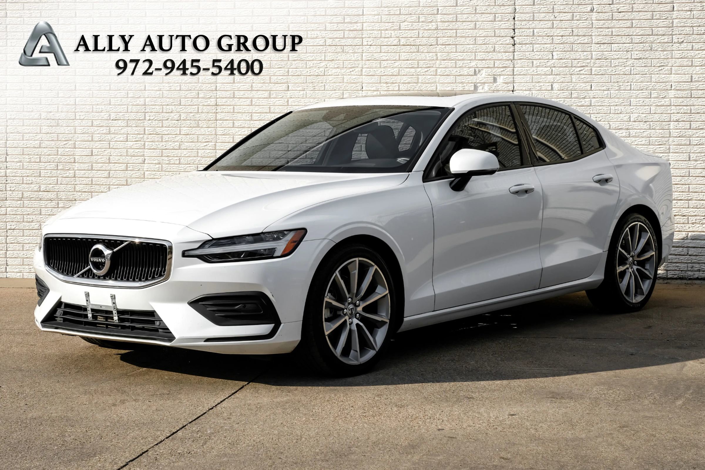 Used 2020 Volvo S60 T5 Momentum image 1