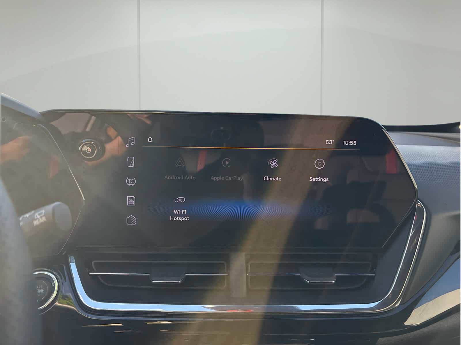 Used 2025 Chevrolet Trax RS w/ Sunroof Package image 20