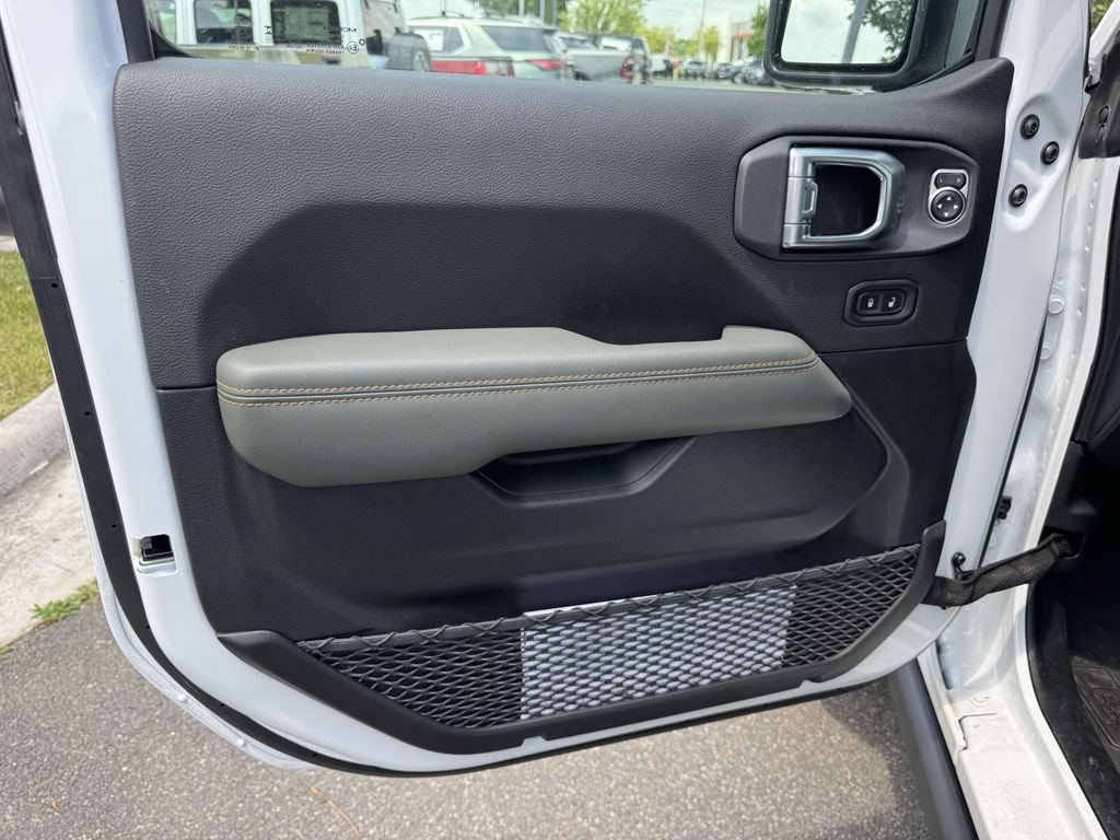 New 2026 Jeep Gladiator Mojave w/ Technology Group AWD/4WD image 26