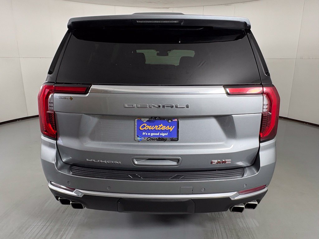 Used 2025 GMC Yukon XL Denali AWD/4WD image 8