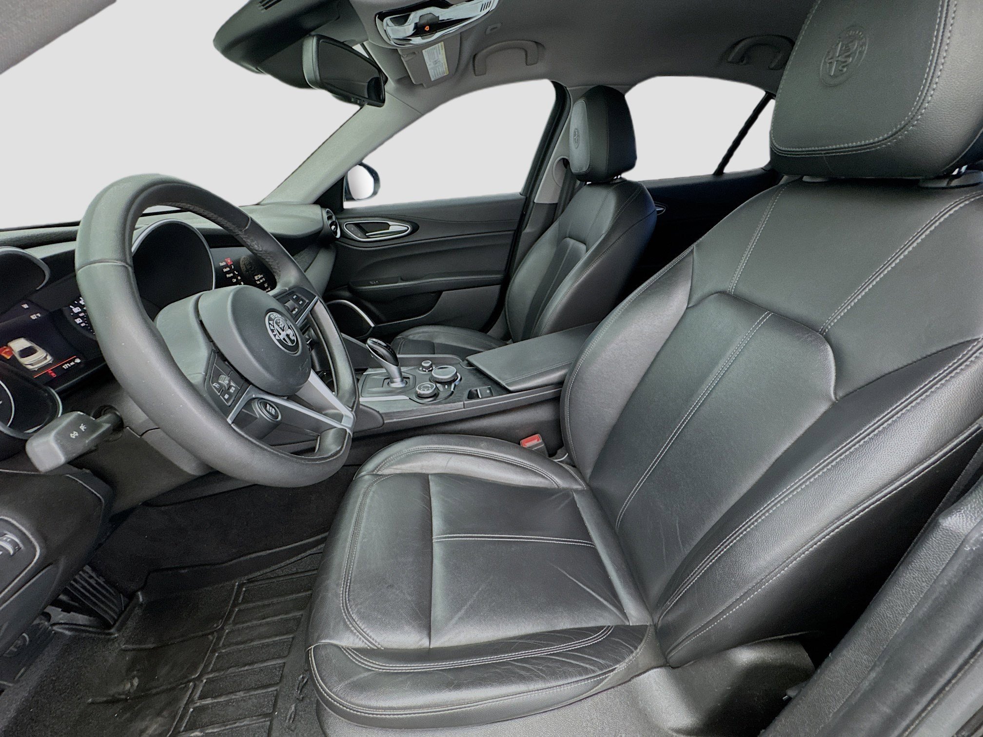 Used 2019 Alfa Romeo Giulia Base image 13