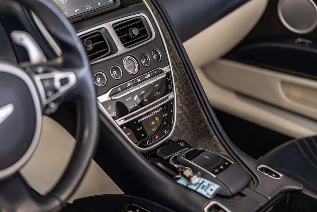 Used 2019 Aston Martin DB11 Volante RWD image 20