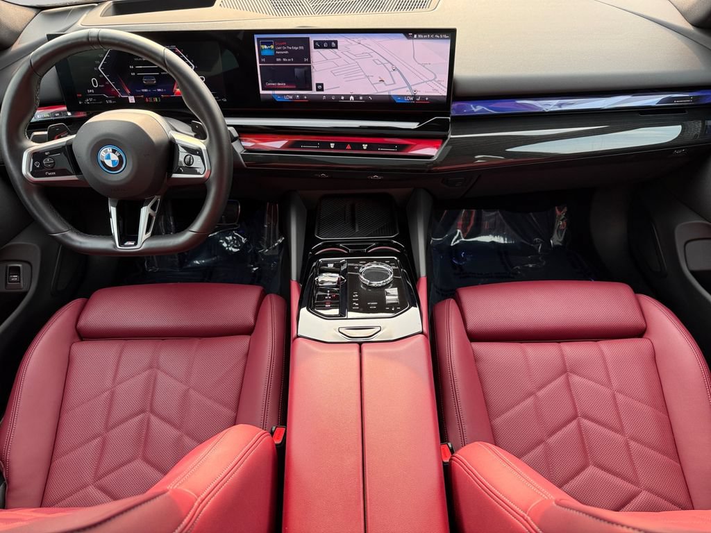Certified 2025 BMW 550e xDrive w/ Executive Package AWD/4WD image 10