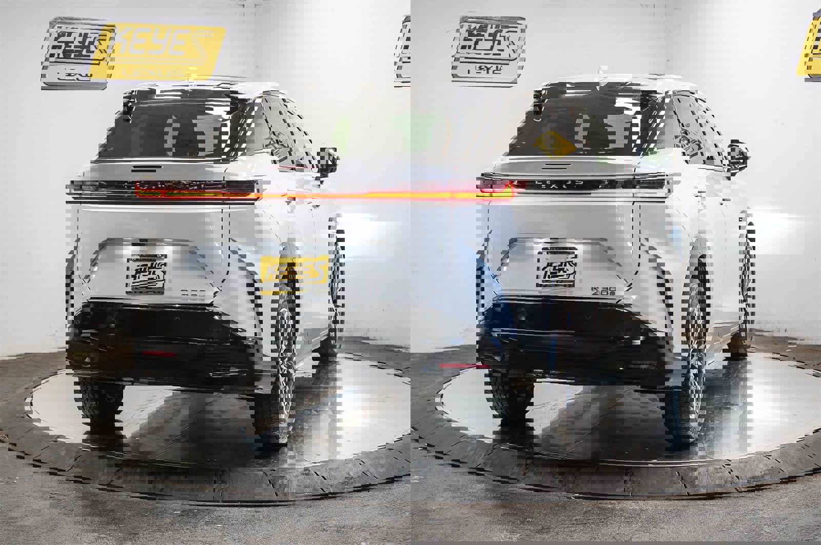 Used 2024 Lexus RZ 300e Premium image 4