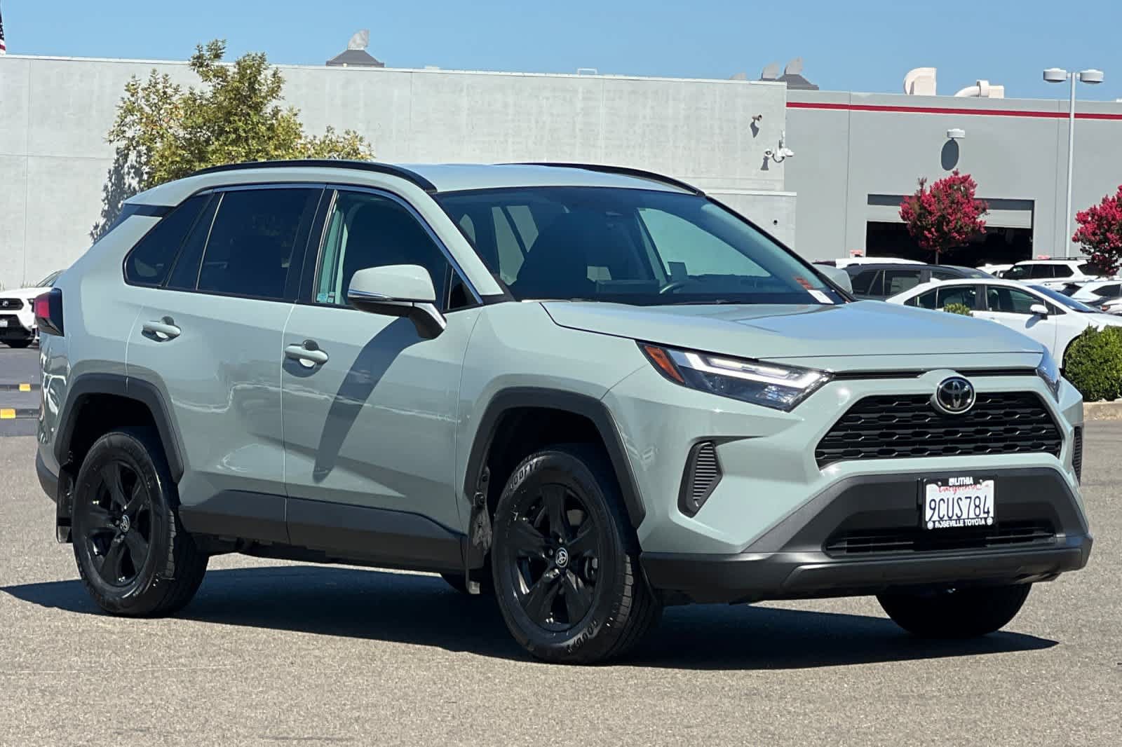 Certified 2022 Toyota RAV4 XLE w/ XLE Grade Weather Package AWD/4WD image 5