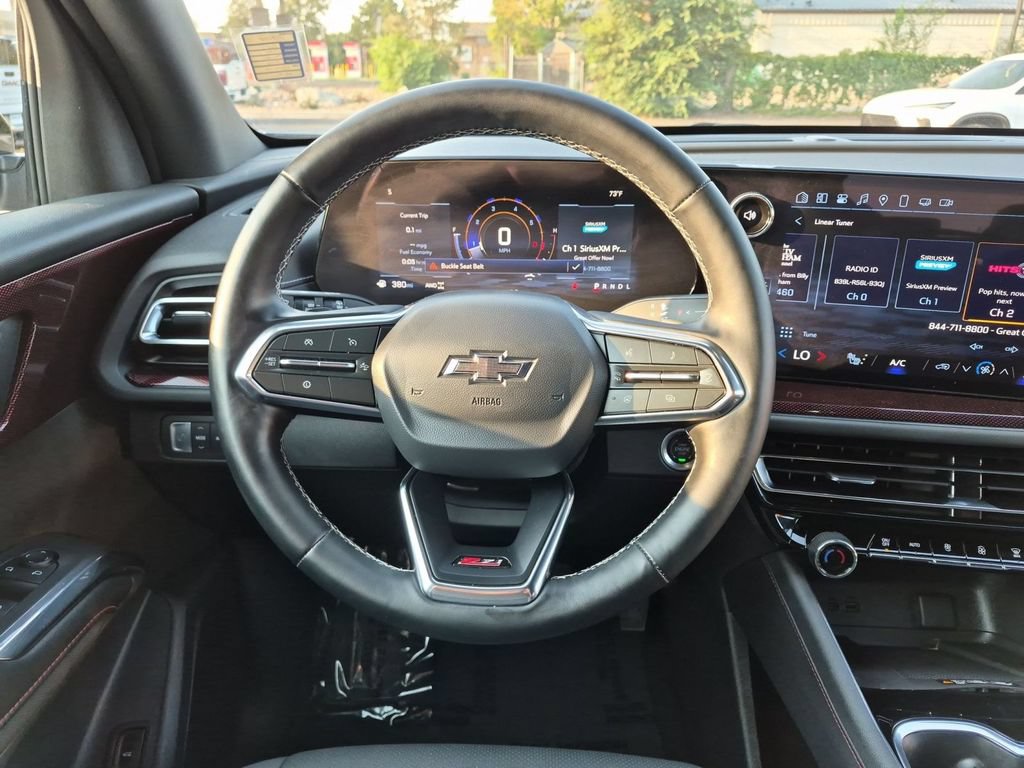 Used 2025 Chevrolet Traverse Z71 AWD/4WD image 17
