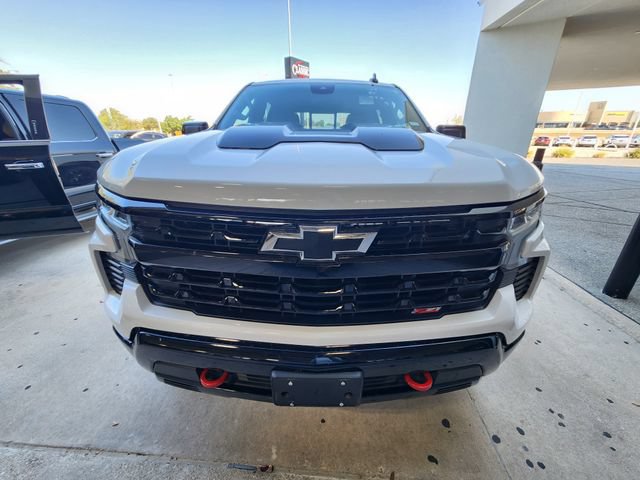 Used 2024 Chevrolet Silverado 1500 LT Trail Boss w/ Convenience Package II AWD/4WD image 2