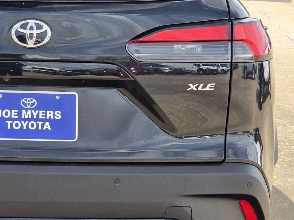 Used 2025 Toyota Corolla Cross XLE FWD image 9