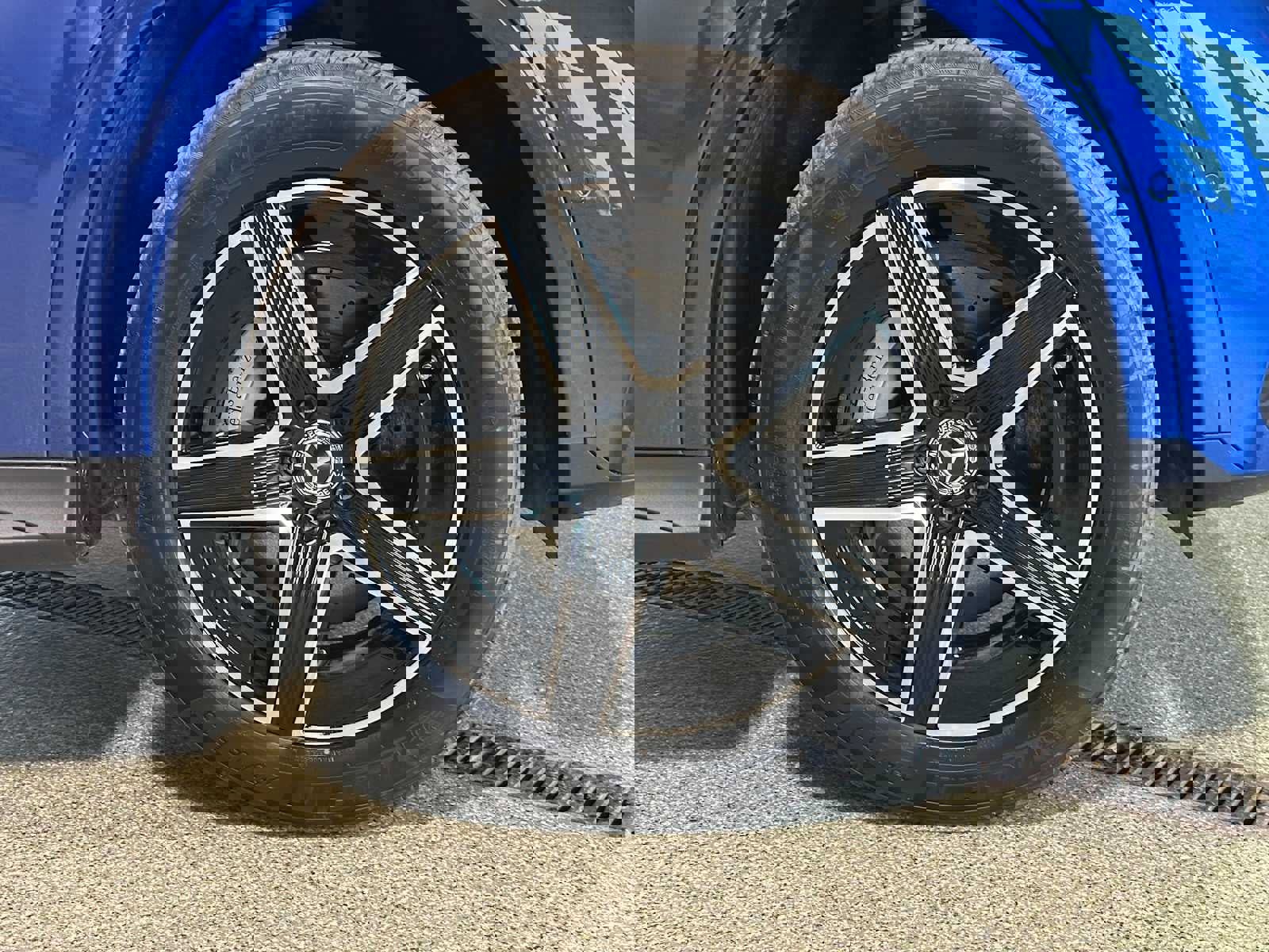 Used 2024 Mercedes-Benz GLC 300 4MATIC image 9