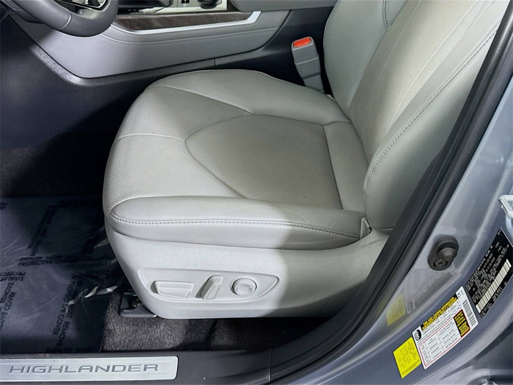 Used 2023 Toyota Highlander Limited image 23