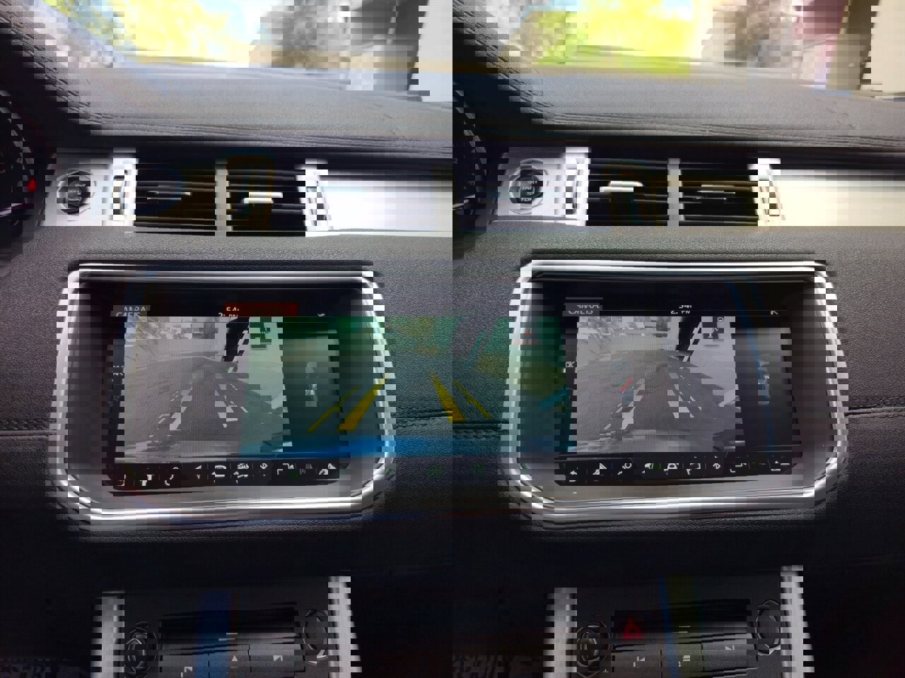 Used 2017 Land Rover Range Rover Evoque SE image 19