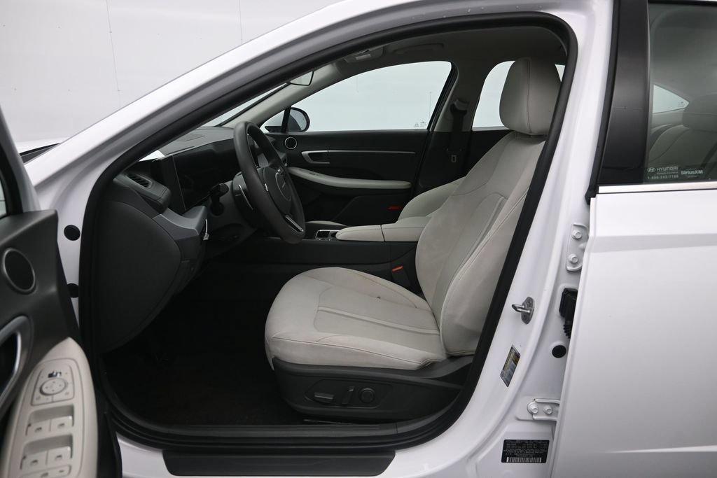 Used 2025 Hyundai Sonata SEL FWD image 13