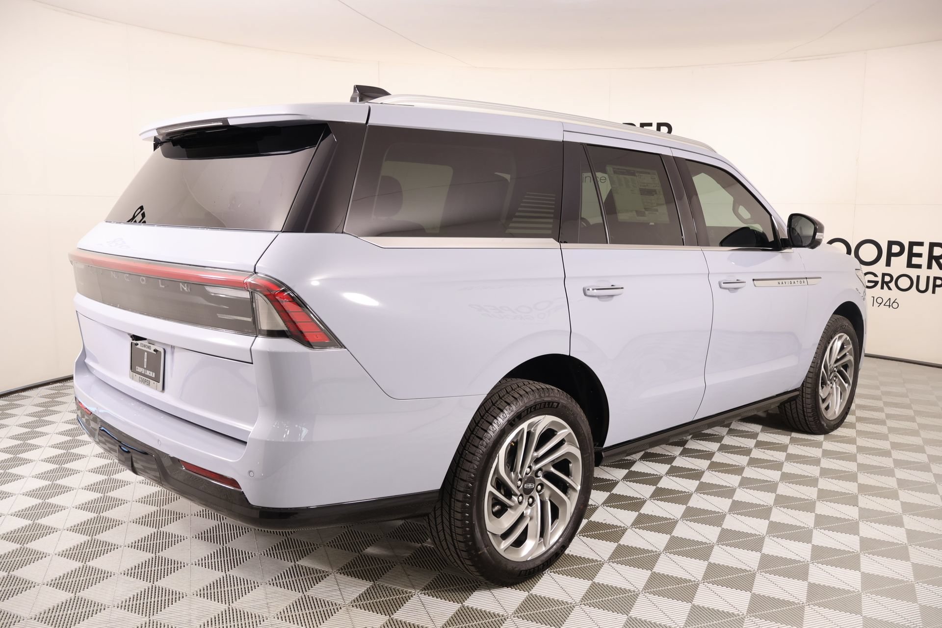 New 2025 Lincoln Navigator Reserve AWD/4WD image 23