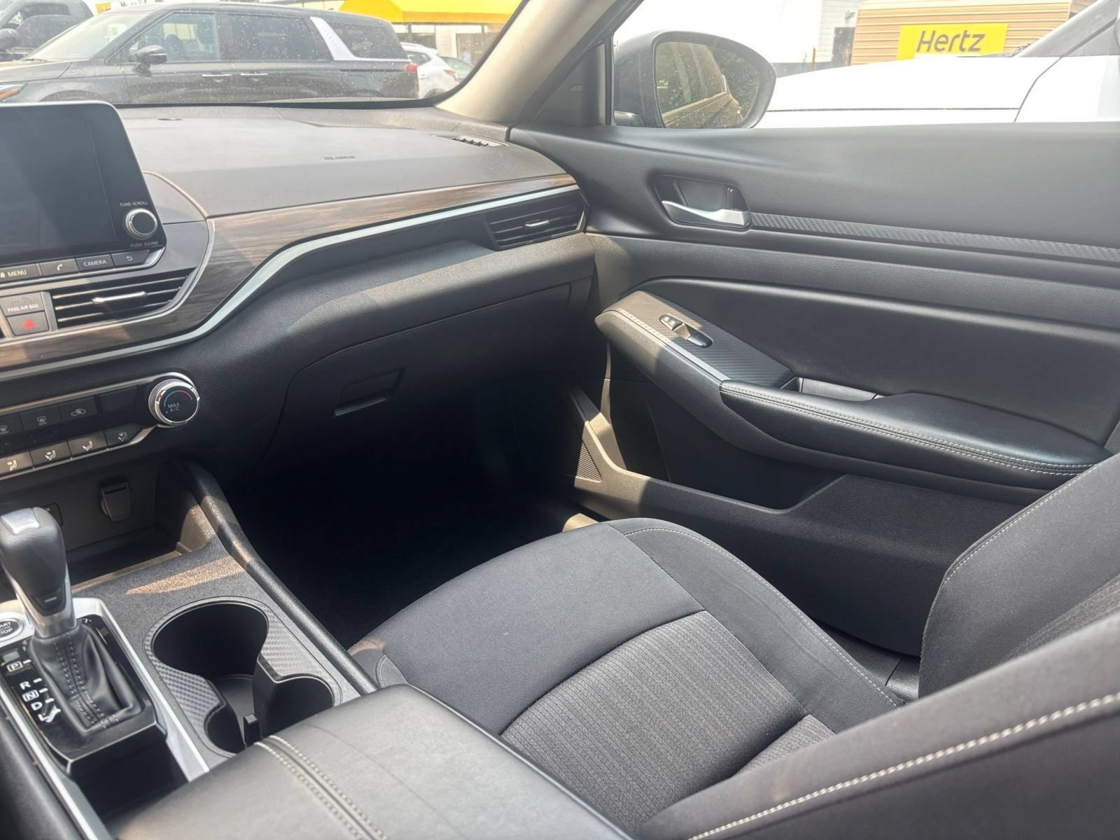 Used 2025 Nissan Altima 2.5 SV FWD image 33