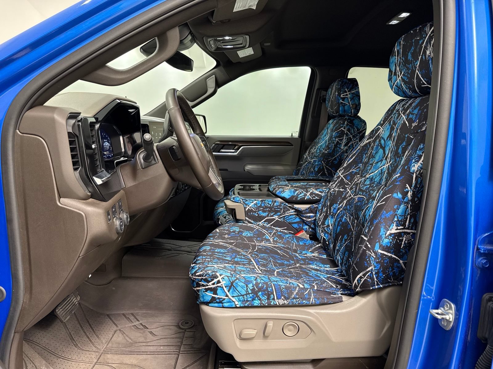 Used 2025 Chevrolet Silverado 1500 LT w/ Protection Package AWD/4WD image 16