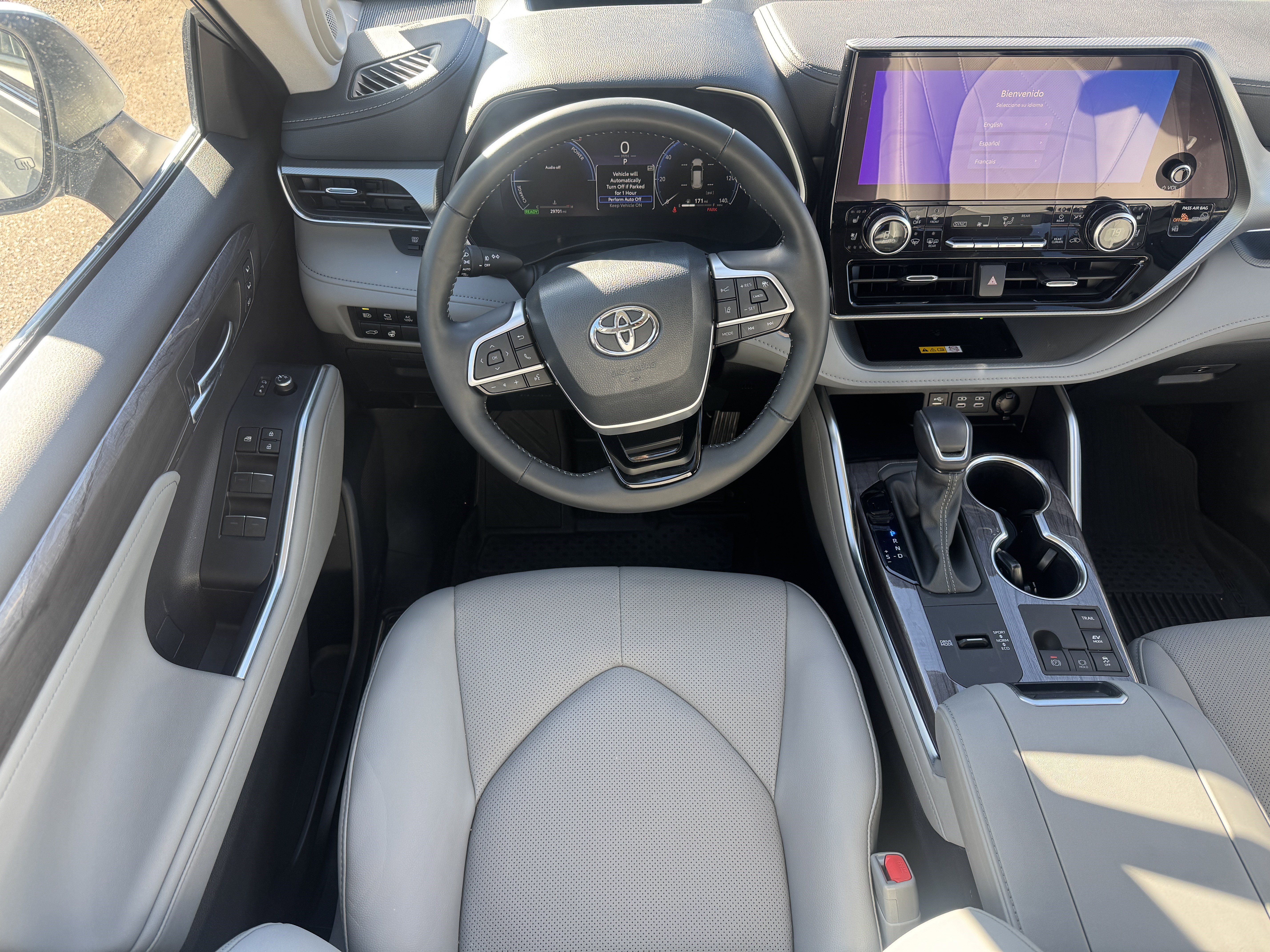 Used 2024 Toyota Highlander Platinum image 18